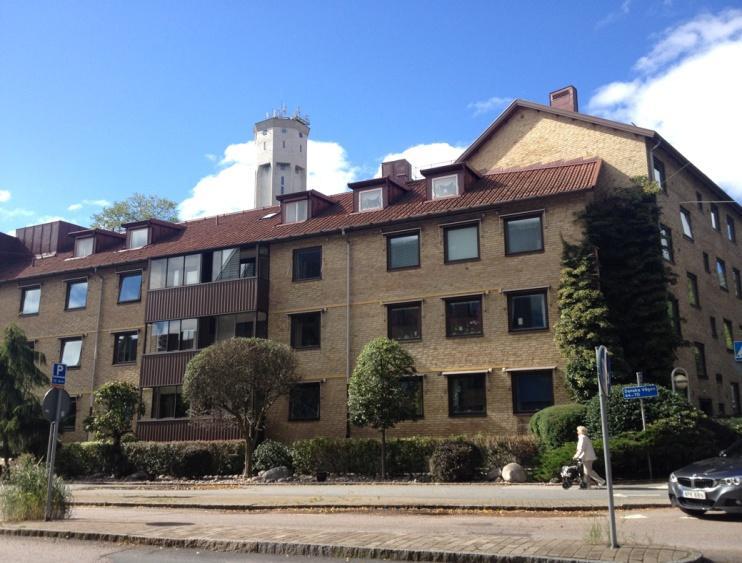de öppna grönområdena, skolan och omgivande kulturmiljö är viktig karaktärs och identitetskapande