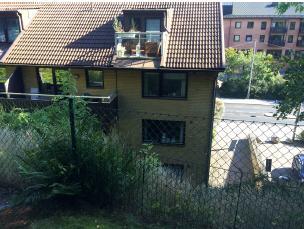 Hotell Örgryte består av två delar, en del i gult tegel och en i brunt.