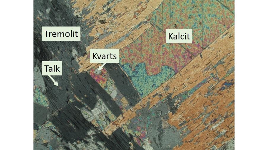 Mineral: Kvarts Biotit Mängd: ~ 80 % ~ 20 % Modal % av identifierade mineral 100 80 60 40 20 0 5B-1 5B-2 5B-3 5B-4 5B-5 8E Prov Kvarts Amfibol Muskovit Biotit Talk Kalcit/dolomit Amfibol i proverna