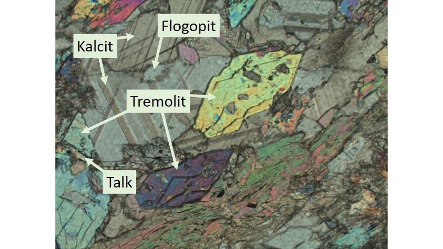 Mass % Mass % Tunnslip 5B-2, 5B-3 och 5B-5 Här presenteras tre exempel på tunnslip med några identifierade mineral.