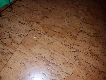 Entréplan / Kök Lokalt svikt i golv För att konstatera orsaken till och omfattningen av de ojämna golvet rekommenderas att en konstruktör kontaktas för att utföra en fördjupad undersökning.