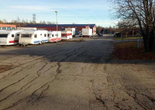 Detta påverkar framförallt korsningsutformningen. Gång- och cykelbanor är sällsynta, parkeringar för cykel saknas helt.