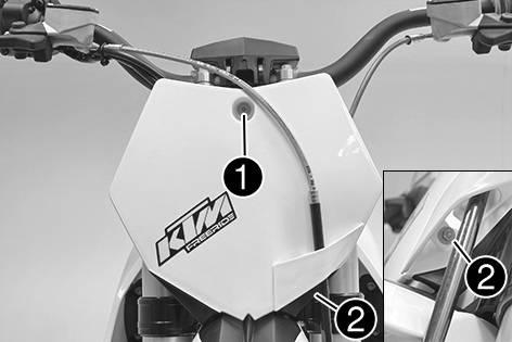 ( s 21) Montera KTM PowerPack. ( s 19) (Tillval: Auktoriserad HV 2-personal) Genomför potentialutjämningsmätning (KTM PowerPack monterat). Lås sadeln.