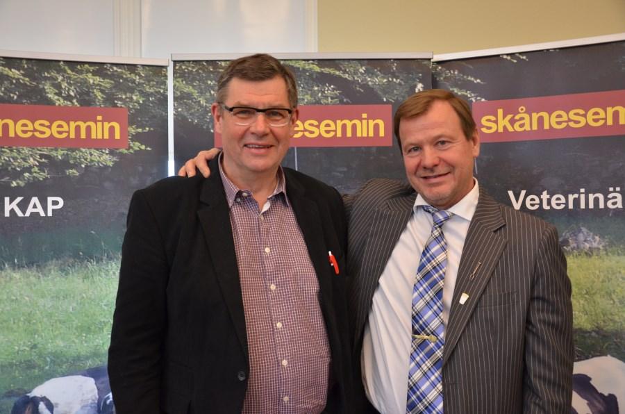 och Lars Olsson Conny Fagerström och pristagarna av bästa individavelsbesättning Martin Olsson överlämnade