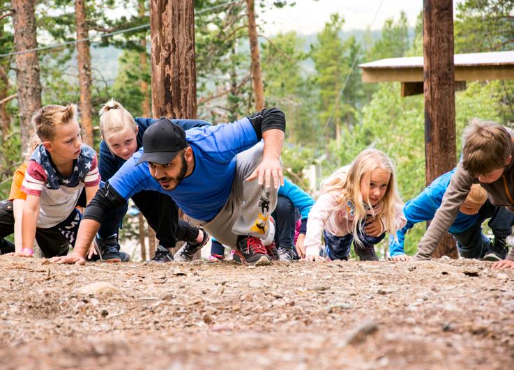 För att nå så många barn som möjligt i samhället riktar vi oss också direkt till förskolor och skolor med våra erbjudanden: I Ur och Skur-pedagogik, Skogshjältarna och Skogsmulle i förskolan.