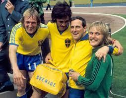 Georg Åby Ericson med våra svenska fotbollshjältar från fotbolls VM 1974. I andra halvleken kvitterade Rovinj men segern gick ändå till Färnäs när Joakim Holback rann igenom och slog in 4-3.