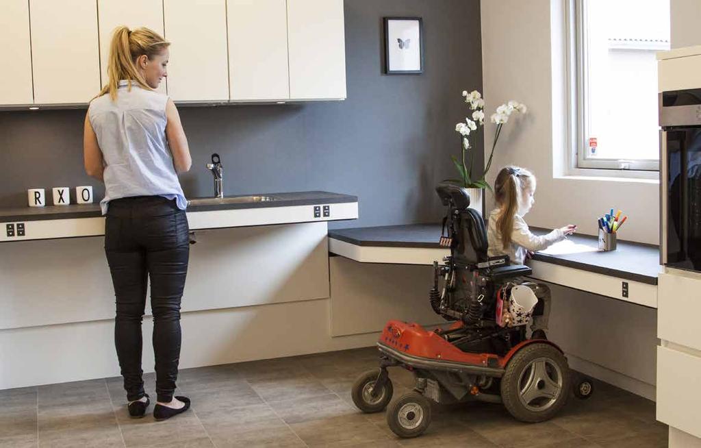 De tysta motorerna justerar bänkplanet snabbt till önskvärd höjd.