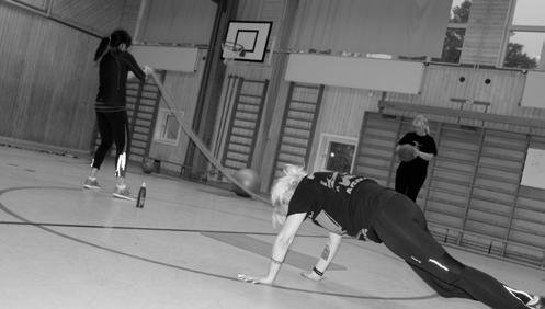Funktionell träning Funktionell träning kan hjälpa till att stärka upp kroppen för att få en bättre hållning vilket leder till minskad belastning på leder, ligament, muskulatur med mera.