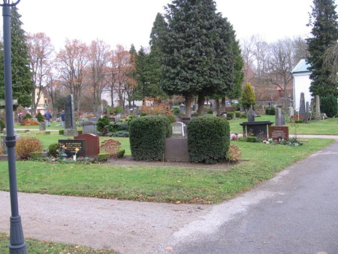 Under medeltiden förekom det att vissa ståndspersoner begravdes inne i kyrkan. 1815 infördes förbud mot gravsättning i kyrkorna. Kring kyrkan anlades kyrkogården.