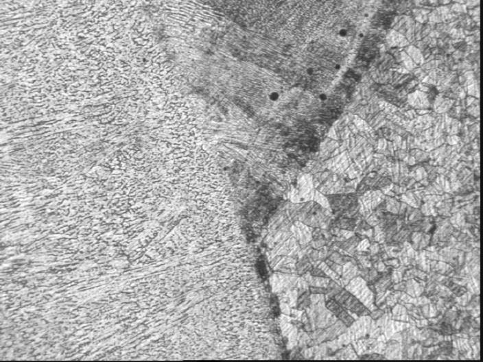 11:4. Utseende hos HAZ. Bild 11:5. Finkornig mikrostruktur i kolstål under svetsreparationen.