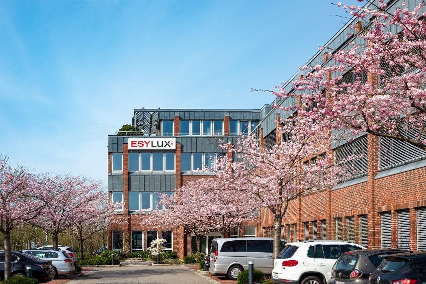 Bilder & bildtexter (Källa: ESYLUX Sverige AB) ESYLUX huvudbyggnad Här skapas intelligenta automations- och