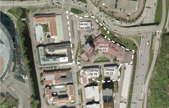 Spridning av luftföroreningar vid vägbanan är beroende av bland annat trafikflöden, meteorologiska förhållanden, topografi och förekomst av intilliggande byggnation och hinder.