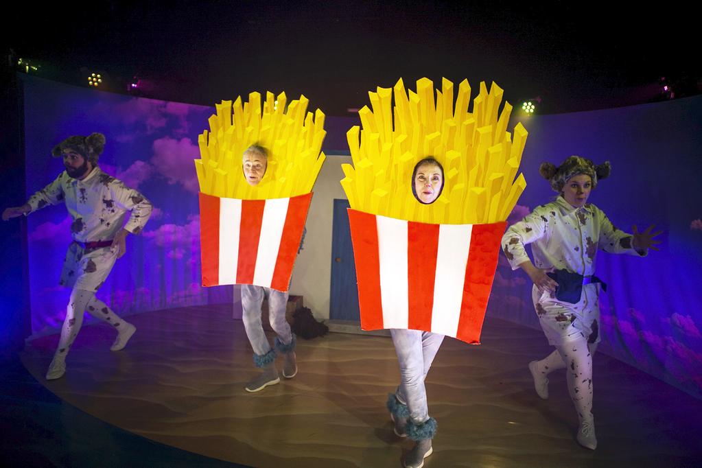 Foto: Amelie Herbertsson PUDLAR OCH POMMES Teater 23 För barn från 5-9 år Längd cirka 45 minuter En hjärtknipande och humoristisk hundshow!