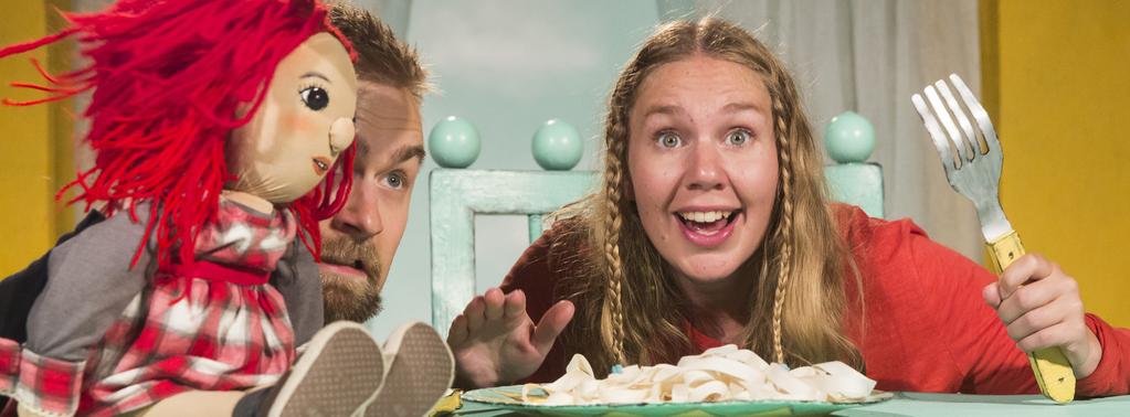 HOPP OCH HINDER Regionteater Väst Från 6 år Längd cirka 50 minuter Foto: Lina Ikse I Hopp och hinder möter vi tre ryttare och deras käpphästar som förbereder sig inför en stor hopptävling.