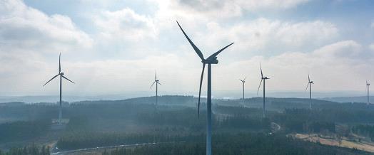 EOLUS VIND Projektering av vindkraftverk Eolus Vind har en lång erfarenhet av framförallt projektering av vindkraftverk och hjälper sina kunder från första ansökan till färdigt verk.