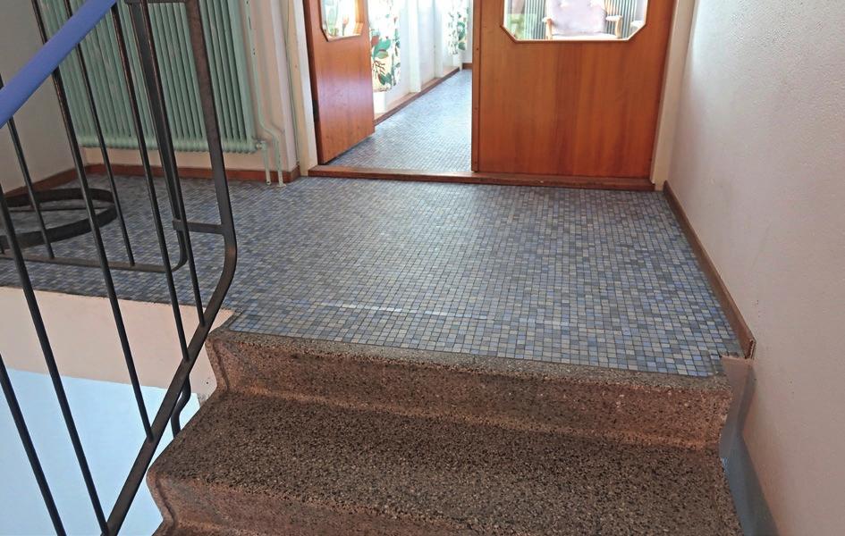 Närbild av lagningen i det sydvästra hörnet av