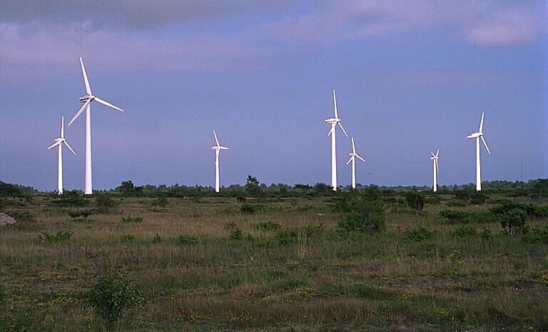 B e s k r i v n i n g a v k a r a k t ä r s m i j ö e r Vindkraftverk vid Grönhögen på Öand, i närheten av värdsarvsområdet.