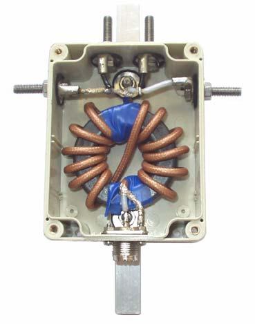2.5. Tillverkning av balun (koaxdrossel) Nödvändiga delar: Nr Antal Beskrivning 6 1 aluminium, U-profil, längd 200 mm, 1,5 mm tjock, 15 x 15 mm 8 4 skruv, M6 x 30, rostfri 9 2 skruv, M6 x 16, rostfri
