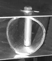 2.1.2. Sammansättning Bomcentrum är nu klart för hopsättning: Placera de 4 Ø 40 mm aluminiumrören mellan de 2 aluminiumplåtarna och sätt en M6 x 55mm skruv genom varje spår.
