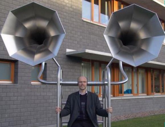 Binaural hörsel Binaural processing refererar till de funktioner som gör det möjligt att höra bättre med två öron jämfört