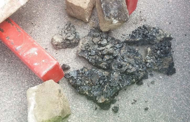 I BH3 luktade fyllningsmaterialet (sandigt grus, 0,05-0,9 m) tjära.