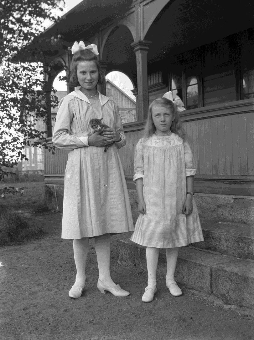 En av de fyra systrarna hette alltså Sofie. Hon gifte sig med Kristensson i Mjälahult. Jag trodde länge att det på bilden till höger var Kristensson tills jag träffade sonen Börje i Mjälahult 1997.