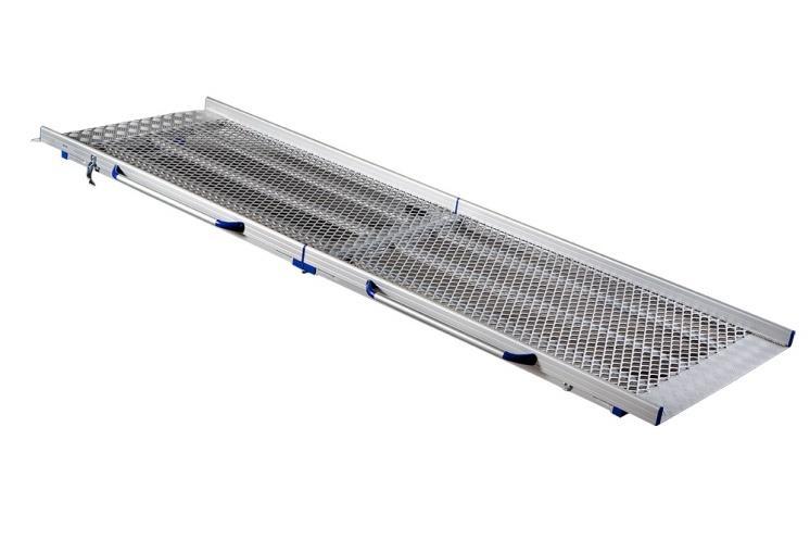 VR20 Vikbar ramp (Anyramp) Vikbar ramp med hel åkyta i sträckmetall. Den är tung och skrymmande vilket innebär att HMC:s chaufförer kan leverera och hämta hos brukare.