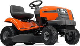 TS 138 är en användarvänlig traktor som är perfekt för villaägaren med en liten eller mellanstor trädgård. En effektiv traktor med sidoutkast, smart konstruktion och bra ergonomi.
