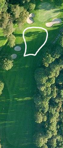 Fairwayytan som tidigare fortsatte till strax innan green började skötas som spelbar ruff (semiruff)