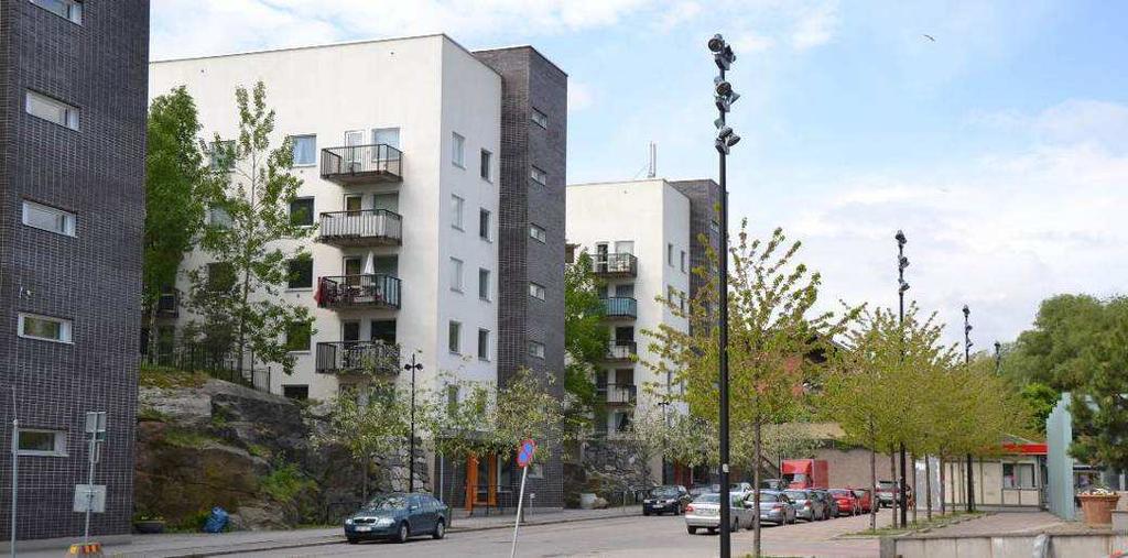 Svenska Bostäders bebyggelse från 2006 som gränslar ett höjdparti och ansluter till Tenstaplan strax sydväst om planområdet.