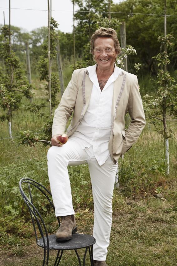 föreläsare som har skrivit ett trettiotal böcker. Böckerna tar ofta upp teman som ondska och godhet och han tar alltid de utsattas parti, framförallt barnens.