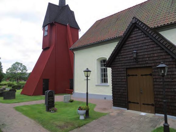 BYGGNADSVÅRDSRAPPORT 2016:35 11 Kyrkobyggnaden och klockstapeln efter avslutade arbeten. Sammanfattning Sommarhalvåret 2016 genomfördes en utvändig översyn av kyrkan och klockstapeln i Torskinge.