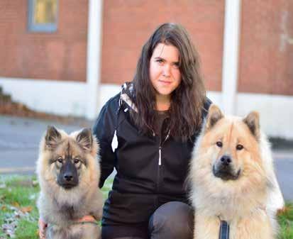 Johanna heter jag, 24 år gammal och bor i Göteborg med mina två eurasier, Kouvo på 3 år och hans dotter Katla på snart ett halvår.