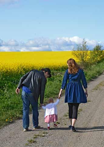 Vem är lämplig som adoptivförälder: Motiverat av förslaget i SOU 2009:61 finns i dag en rättspraxis om att inte lämna medgivande till internationell adoption om sökanden eller sökandena har fyllt 43