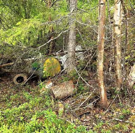 12 påverkan sker under byggnadsskedet. Strax nordöst om den nya ledningsstolpen passerar ett motionsspår.