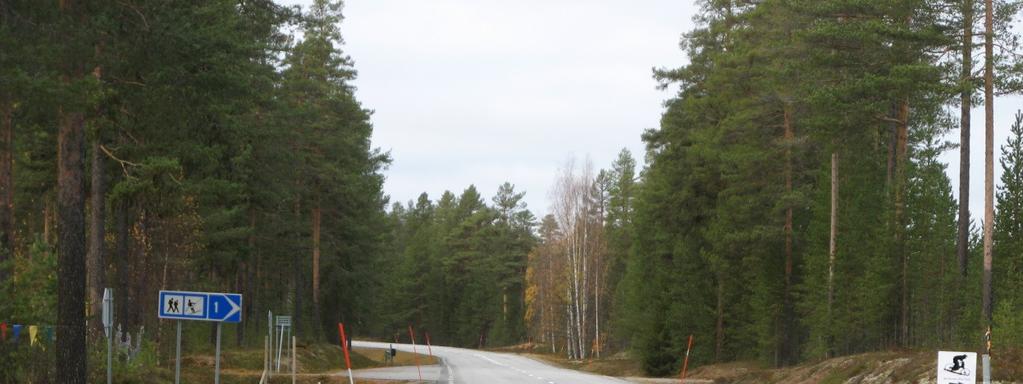 Figur 4.2-1 Nuvarande infart till campingen (till vänster i bild) 4.2.3.