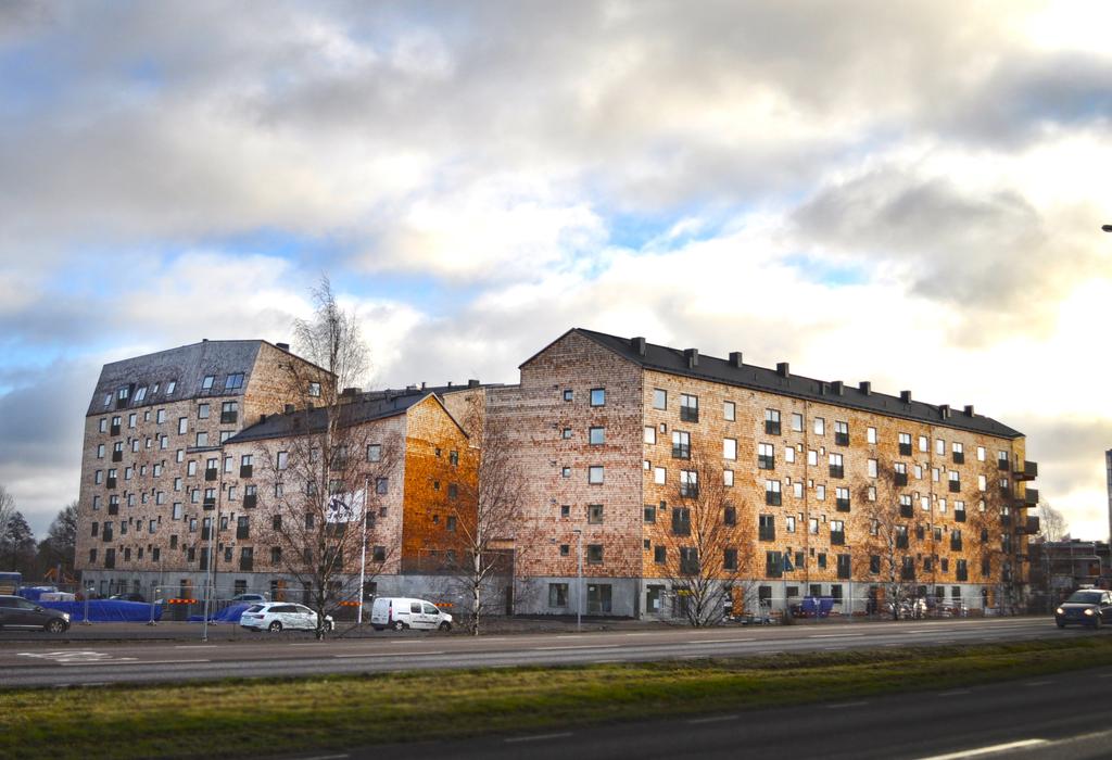 G B J B YG G VÄ X J Ö E T A P P 1 F Ä R D I G S T Ä L L D O C H I N F LY T T A D I E U R O PA S S T Ö R S TA T R Ä H U S B Y G G N T I O N Vid Trummens strand reser GBJ Bygg totalt sex fantastiska