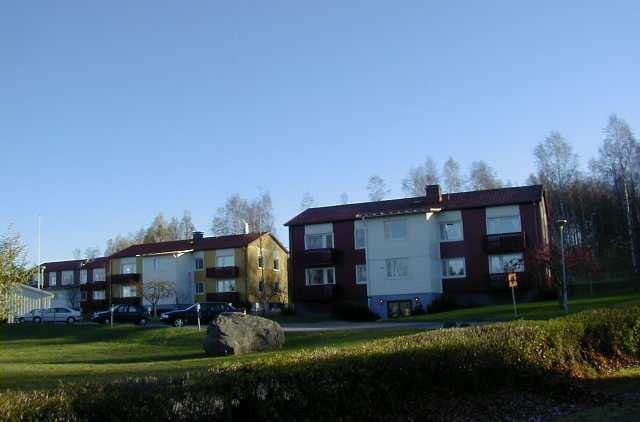 14 byggnad eller annan komplettering samt genom anpassning av service och yttre miljö.