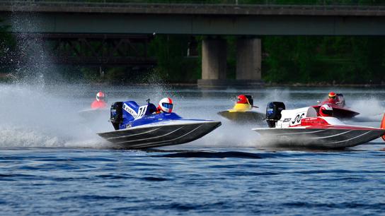 Heimo Hellsten HASTIGHETS- TÄVLING Under sommaren 2017 var Finland värd för två internationella mästerskapstävlingar: VM för GT15 och VM GP för F4 i Imatra.