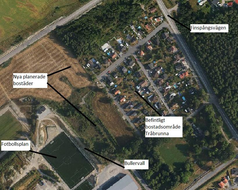 4 Placering av fotbollsplanen Nedan visade placering av fotbollsplanen ligger till grund för bullerberäkningen. Figur 2. Bild med placering av fotbollsplanen och dess närområde.