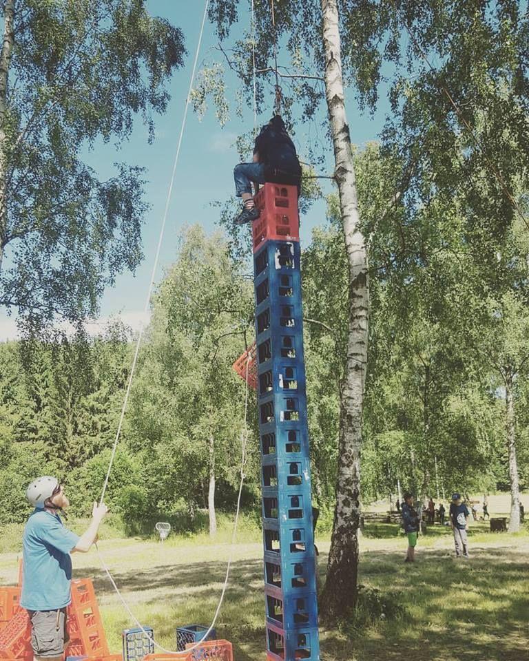 Äventyrarscouterna Skogsfåglarna 12-15 år Under året har avdelningen glädjande nog fortsatt att vara en stor avdelning som bestått av drygt 20 st glada och engagerade äventyrarscouter.