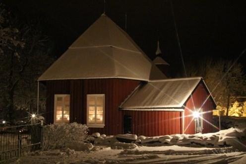Julandakt i Västanfjärds gamla kyrka fredag 15.12 kl. 18. redan börjat planera, men för att fira andakten behöver vi dig. Julstämningen kommer först när du stiger in i kyrkan.