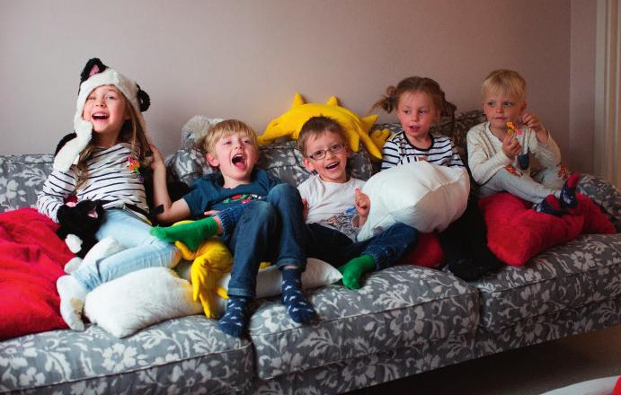 gruppstarter vecka 36/barn och ungdom babycafé För dig med barn som är 0-1 år. Att uppleva musik, rytm och rörelse ger sinnesupplevelser och blir näring för hjärnan som är nödvändig för utvecklingen.