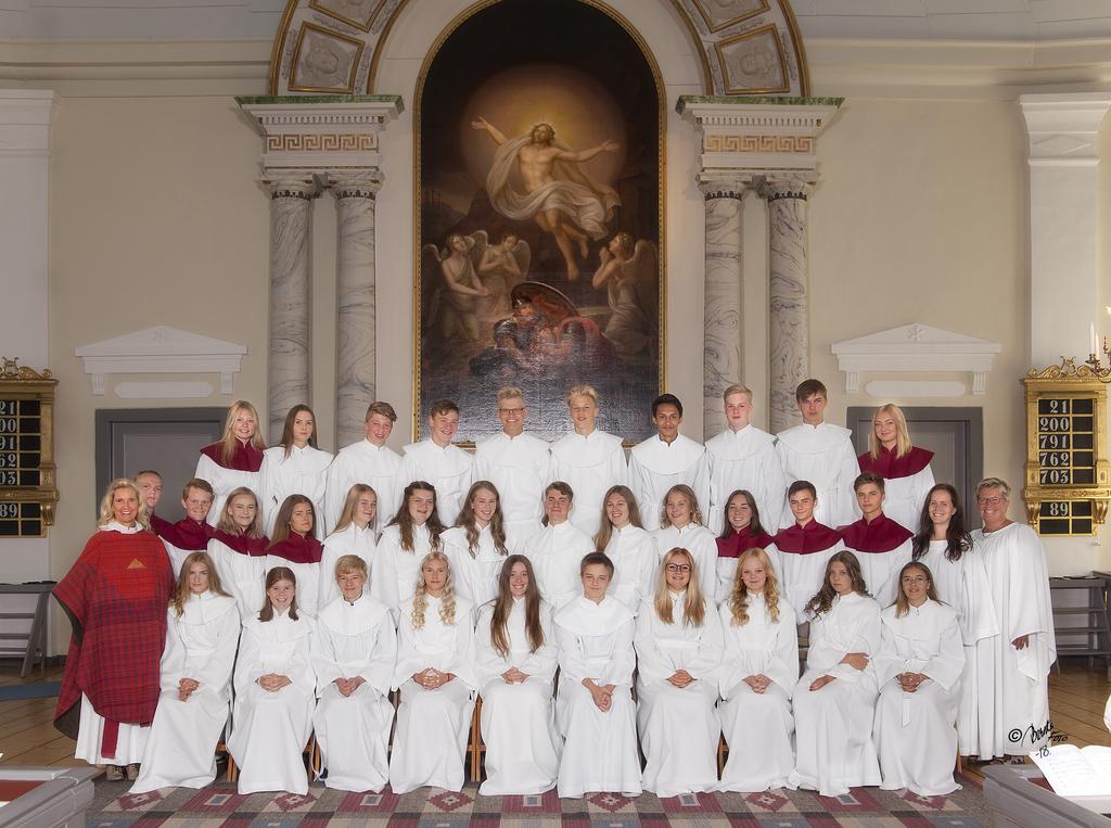 Konfirmander i Hjortsberga Kyrka Lördagen den 30 juni 2018 Konfirmationspräst: Linda Waldén Pedagoger: Christina Elmersson och Helena Kronstrand Ledare: Gustav Johansson, Emil Johansson, Kajsa