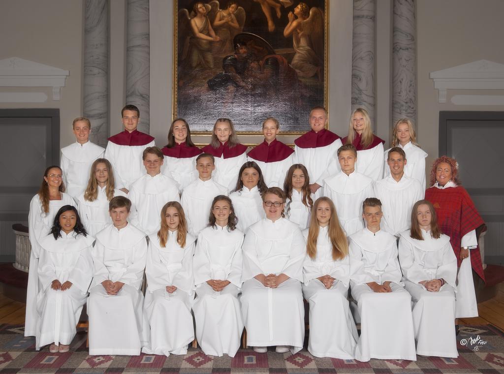 Konfirmander i Hjortsberga Kyrka Lördagen den 7 juli 2018 Konfirmationspräst: Annesophie Färdigh Pedagoger: Jakob Wikström och Malin Hjertquist Ledare: Mattias Karlsson, Alice Tiinus, Kajsa