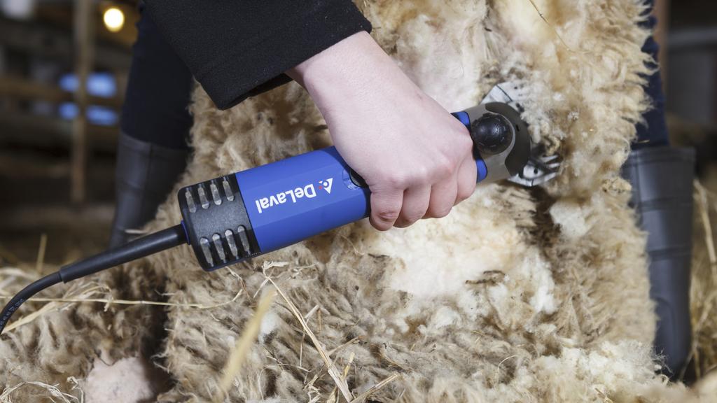 DeLaval elklipper S2 för får 3:81 Art nr 86581301 Elklipper S2 Levereras med olja, verktyg och förvaringsväska.