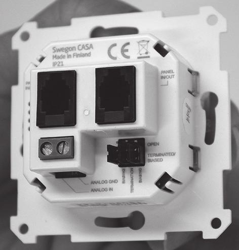 6 Tillbehör Monteringsanvisningar för tillbehör levereras tillsammans med produkterna. 2.6. Smart Sensor Package Smart givarpaket är en kombinationsgivare: Fuktgivare (SRH) Fukt- och koldioxidgivare (SRHCO2) Fukt- och VOC-givare (SRHVOC).