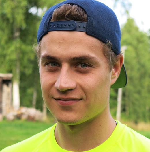 ERIK PERSSON FIS-RANKING: 21 AV MÄN FÖDDA 1995 född: längd: vikt: 1995 195 CM 90 KG 2014-2015 SCANDIC CUP PITEÅ H19-20 22:a plats skidor: pjäxor: MADSHUS EXEL MADSHUS Mora