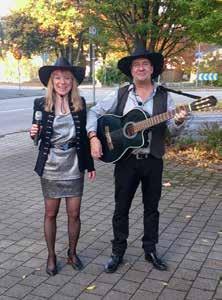 Allsång på Jutan! Eva och Bernhard kommer till Jutan och spelar och sjunger för oss. Vi bjuds på skön musik och gamla klassiker som vi får sjunga med i.