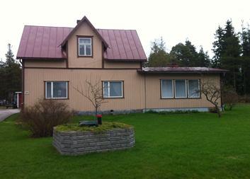 flyttades gården från annan ort och sattes upp på